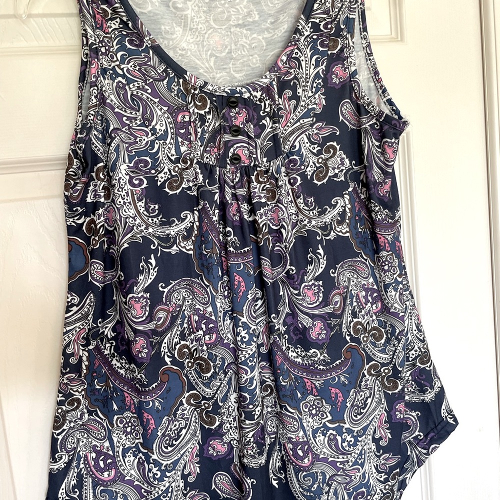 Women’s top, sleeveless